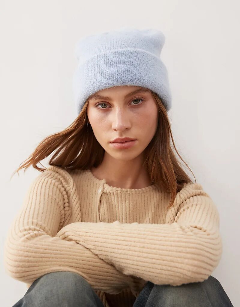 Шапка с помпоном, вязаная в синем цвете Monki
Шапка с помпоном, вязаная в синем цвете Monki
