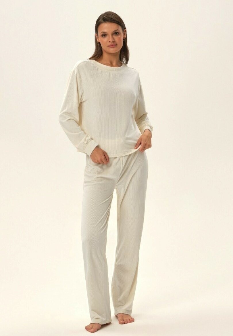 Пижамный комплект JADE ESOTIQ, молочный
Пижамный комплект JADE ESOTIQ, молочный