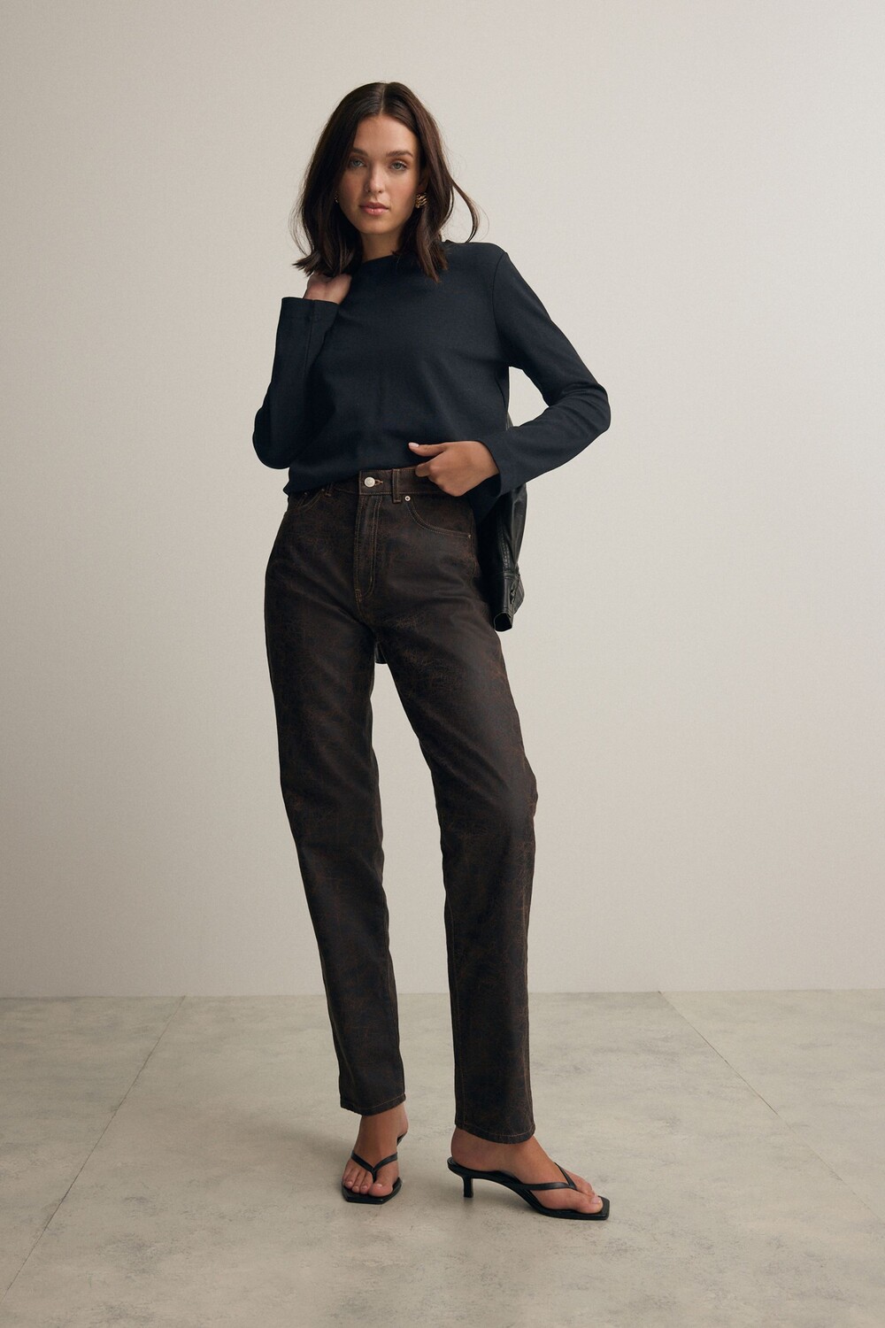 Джинсы прямого кроя из 100% хлопкового денима с эффектом кожи Next, коричневый
Джинсы прямого кроя из 100% хлопкового денима с эффектом кожи Next, коричневый