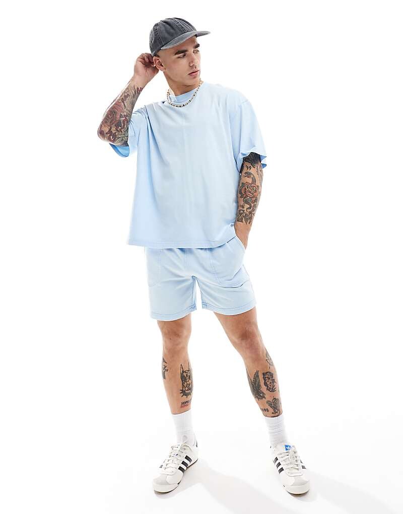 Супер-размерная футболка ONLY & SONS светло-голубого цвета — часть комплекта
Супер-размерная футболка ONLY & SONS светло-голубого цвета — часть комплекта