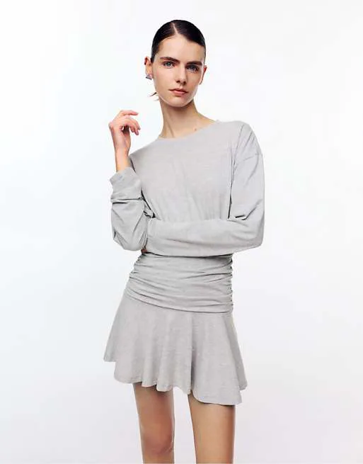 Короткое комбинированное платье серого меланжа Pull&Bear
Короткое комбинированное платье серого меланжа Pull&Bear