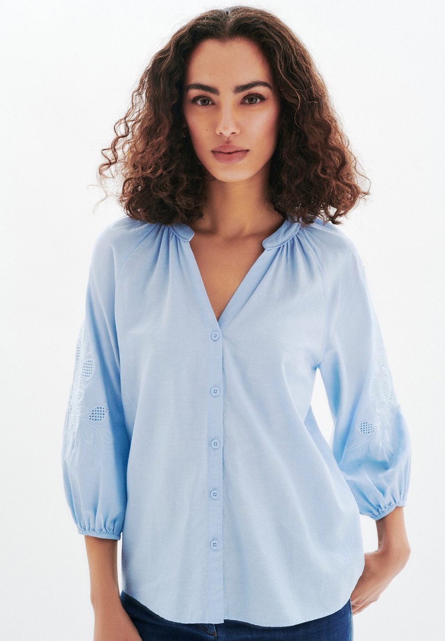 Блуза Caroll FRENCH FASHION ELEGANT MODERN CAUBIE, Bleu Ciel/Light Blue
Блуза Caroll FRENCH FASHION ELEGANT MODERN CAUBIE, Bleu Ciel/Light Blue