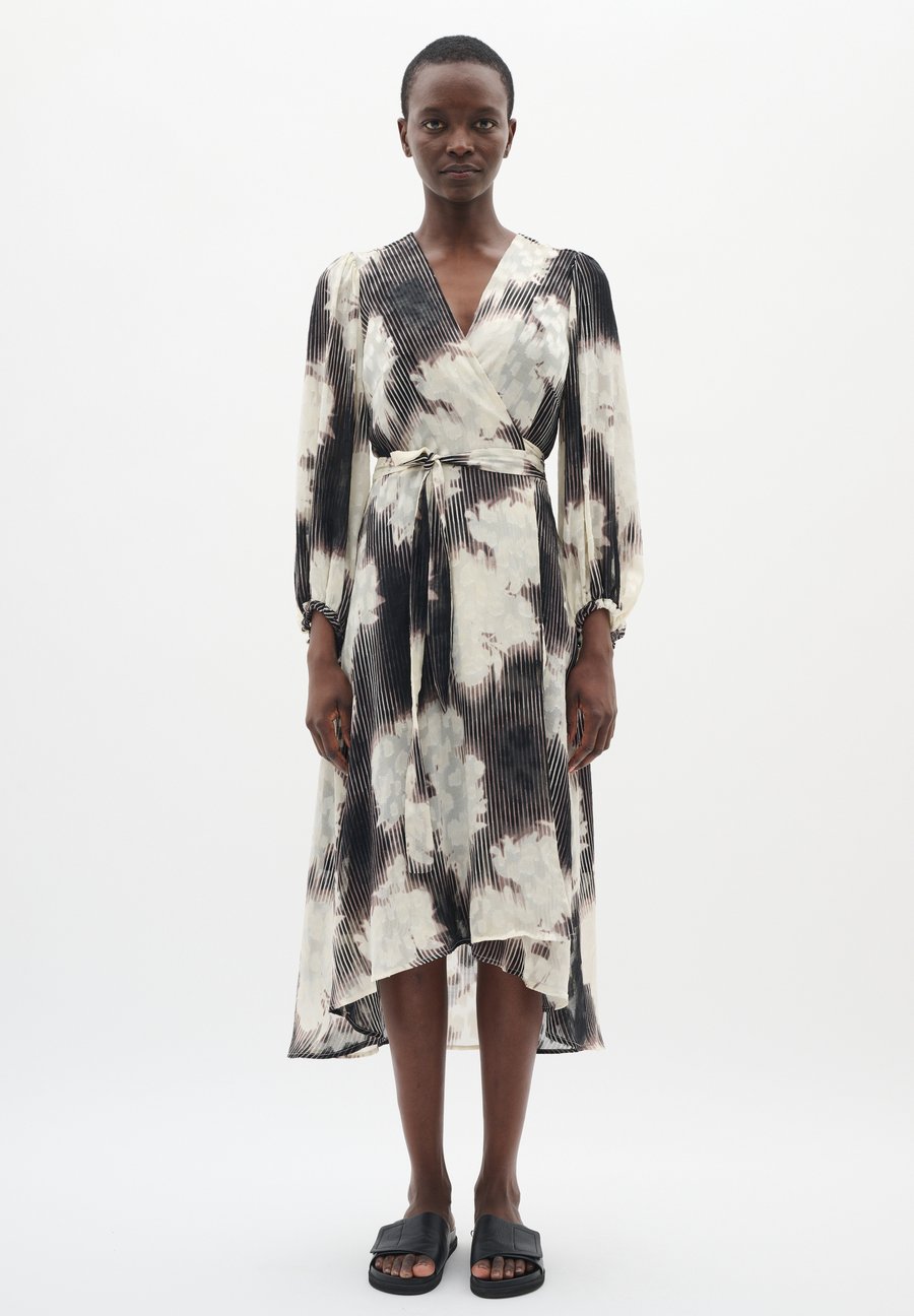 Платье InWear Basira Wrap, Neutral Illuminating Florals/Multi-Coloured
Платье InWear Basira Wrap, Neutral Illuminating Florals/Multi-Coloured