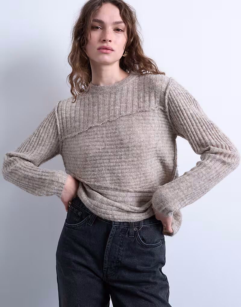 Асимметричный трикотажный свитер в овсяном цвете Topshop
Асимметричный трикотажный свитер в овсяном цвете Topshop