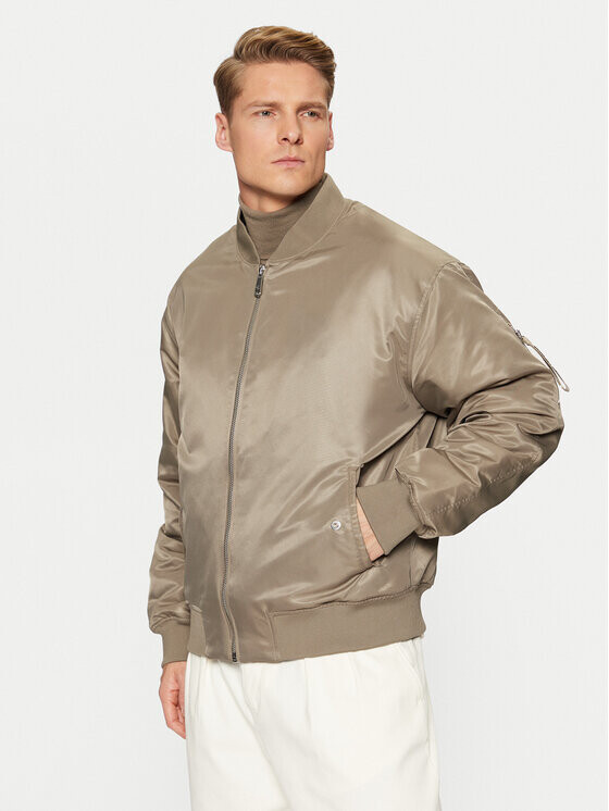 Бомбер стандартного кроя Calvin Klein Jeans, коричневый
Бомбер стандартного кроя Calvin Klein Jeans, коричневый