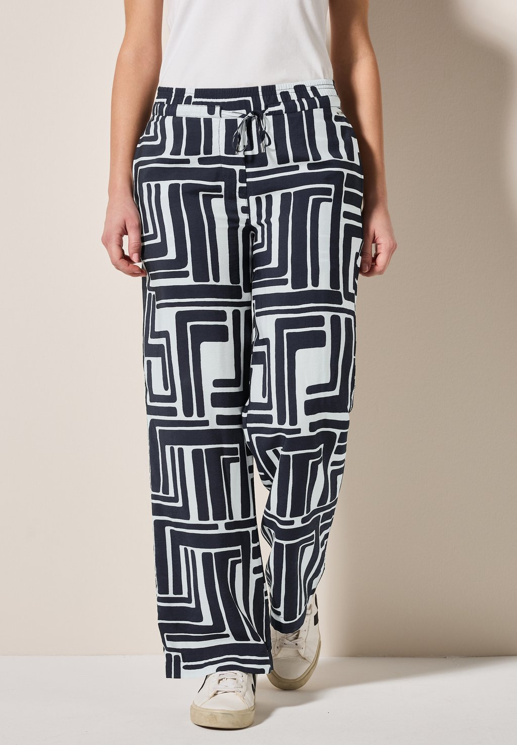 Брюки GEMUSTERTE STRUKTUR Cecil, темно-синий
Брюки GEMUSTERTE STRUKTUR Cecil, темно-синий