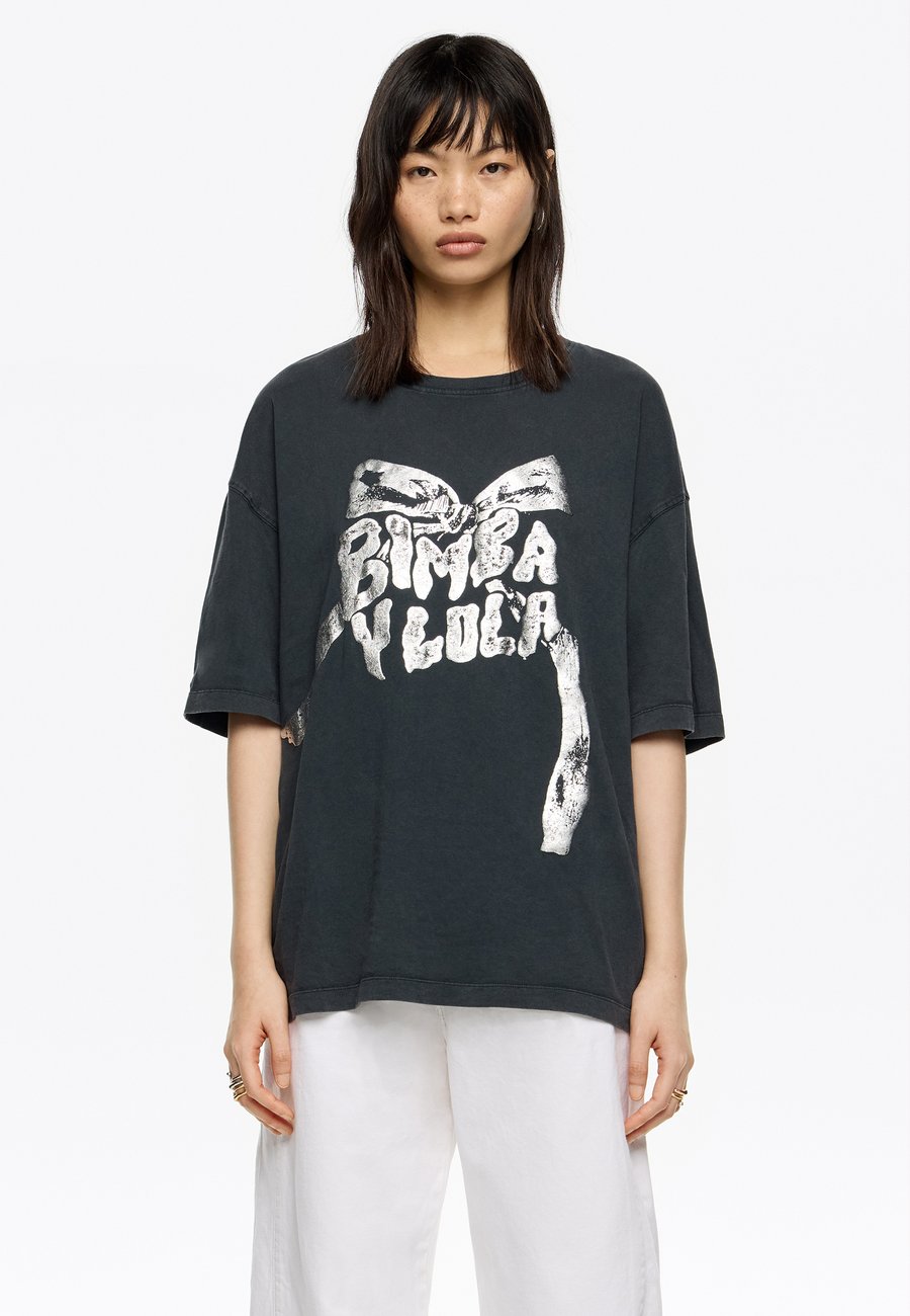 Футболка Bimba Y Lola LAZO LAVADO, Lavado/Black
Футболка Bimba Y Lola LAZO LAVADO, Lavado/Black