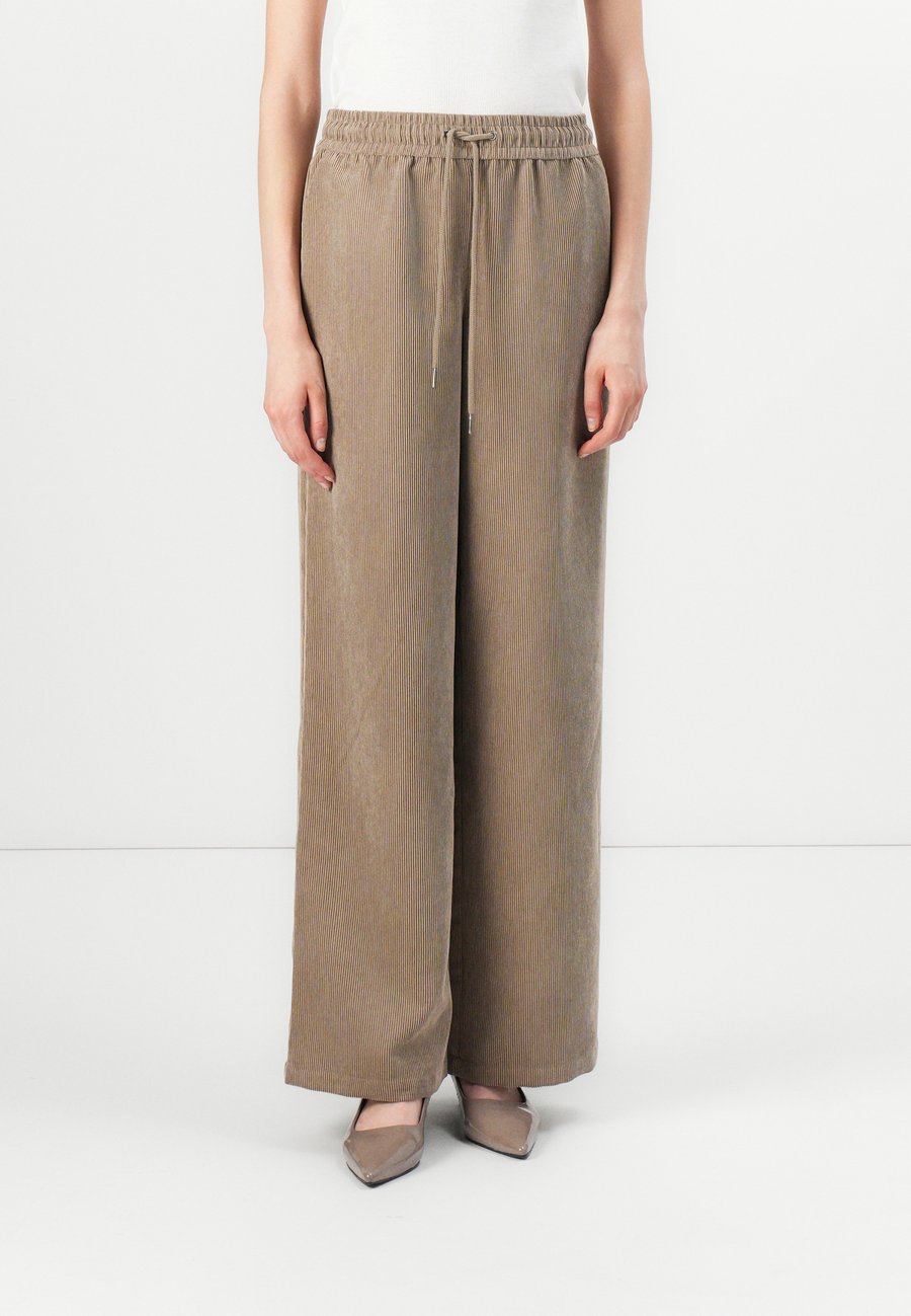 Брюки JDY JDYULLA OHIO PANT, Fossil/Brown
Брюки JDY JDYULLA OHIO PANT, Fossil/Brown