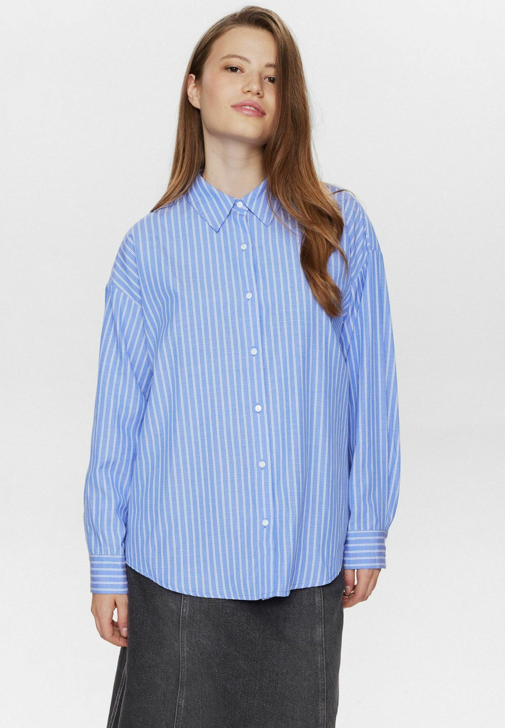 Блузка на пуговицах NURISSA Nümph, светло-голубой
Блузка на пуговицах NURISSA Nümph, светло-голубой