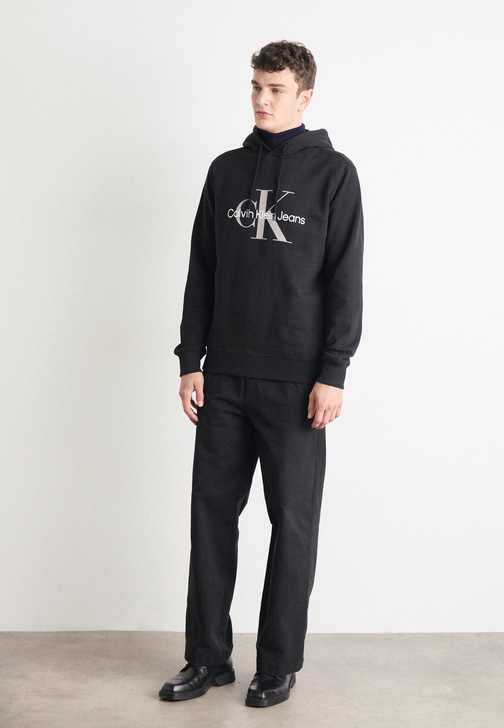 Джемпер с капюшоном REGULAR HOODIE WITH BIG MONOLOGO WITH INSTITUTIONAL Calvin Klein, черный
Джемпер с капюшоном REGULAR HOODIE WITH BIG MONOLOGO WITH INSTITUTIONAL Calvin Klein, черный