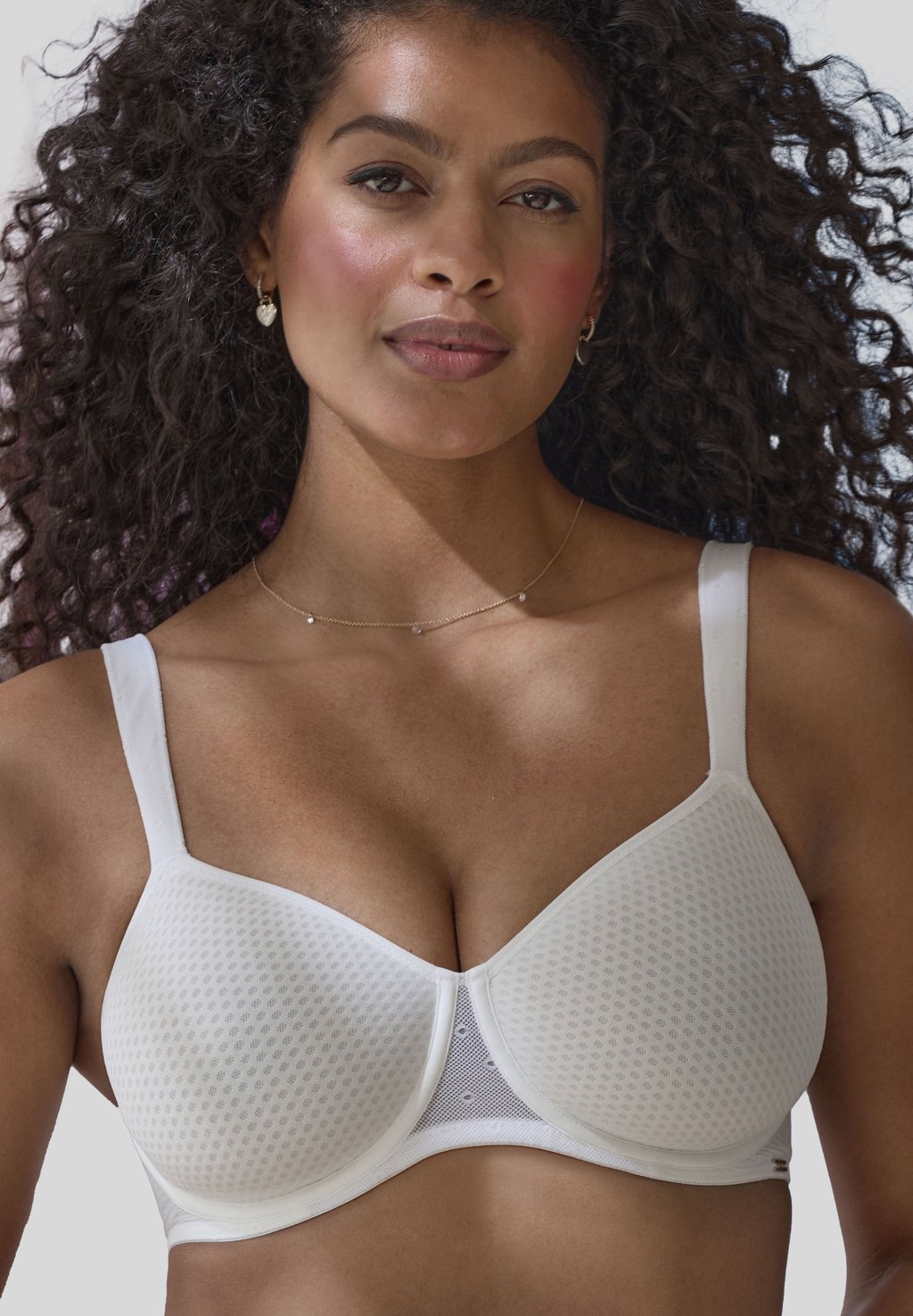 Бюстгальтер на косточках LASCANA, белый
Бюстгальтер на косточках LASCANA, белый