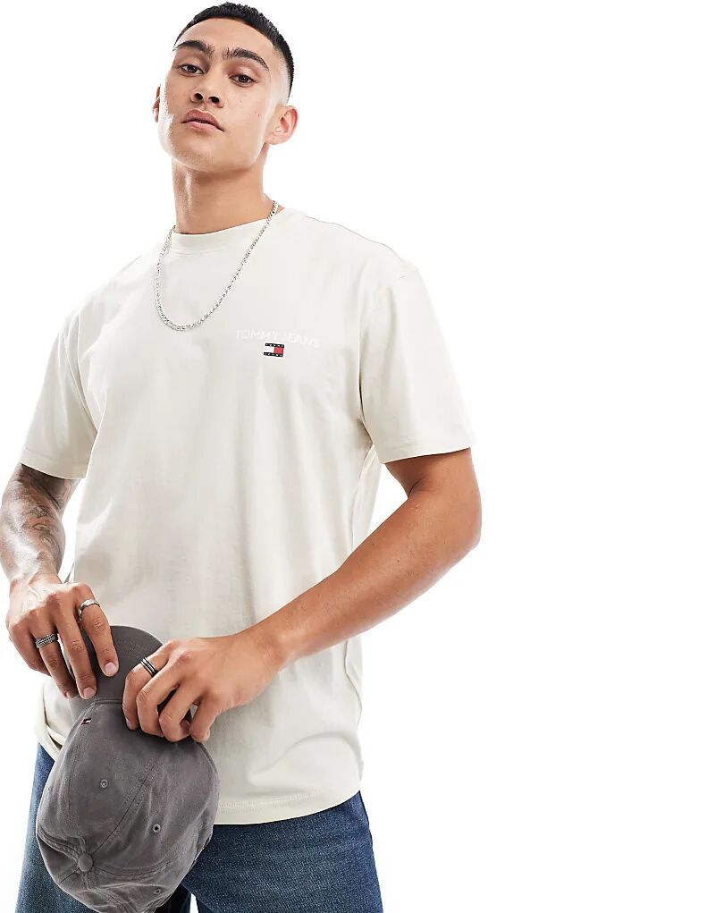 Классическая футболка с линейным принтом на спине в цвете «кремовый» Tommy Jeans
Классическая футболка с линейным принтом на спине в цвете «кремовый» Tommy Jeans