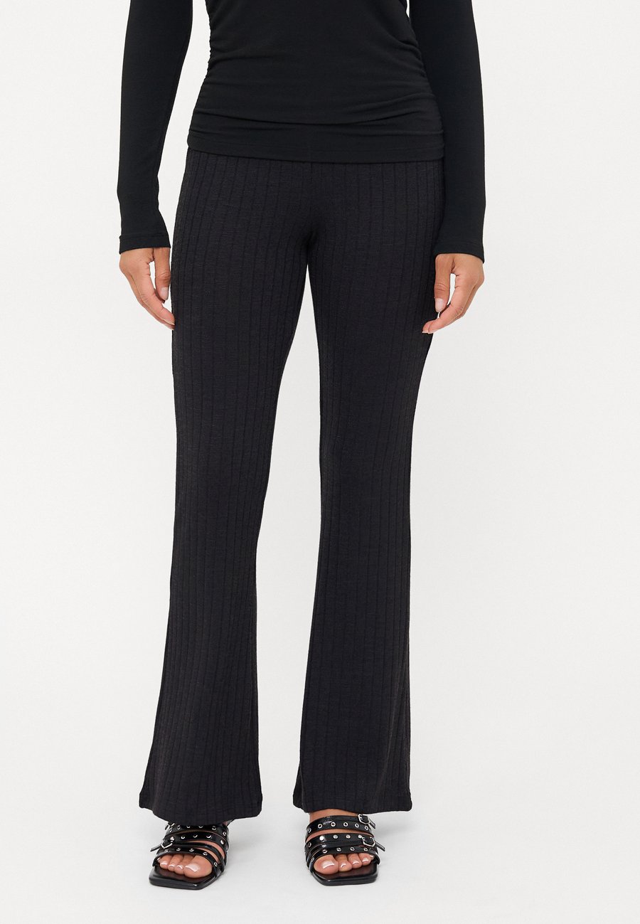 Брюки ONLY Petite ONLBORA LIFE FLARED , Black
Брюки ONLY Petite ONLBORA LIFE FLARED , Black