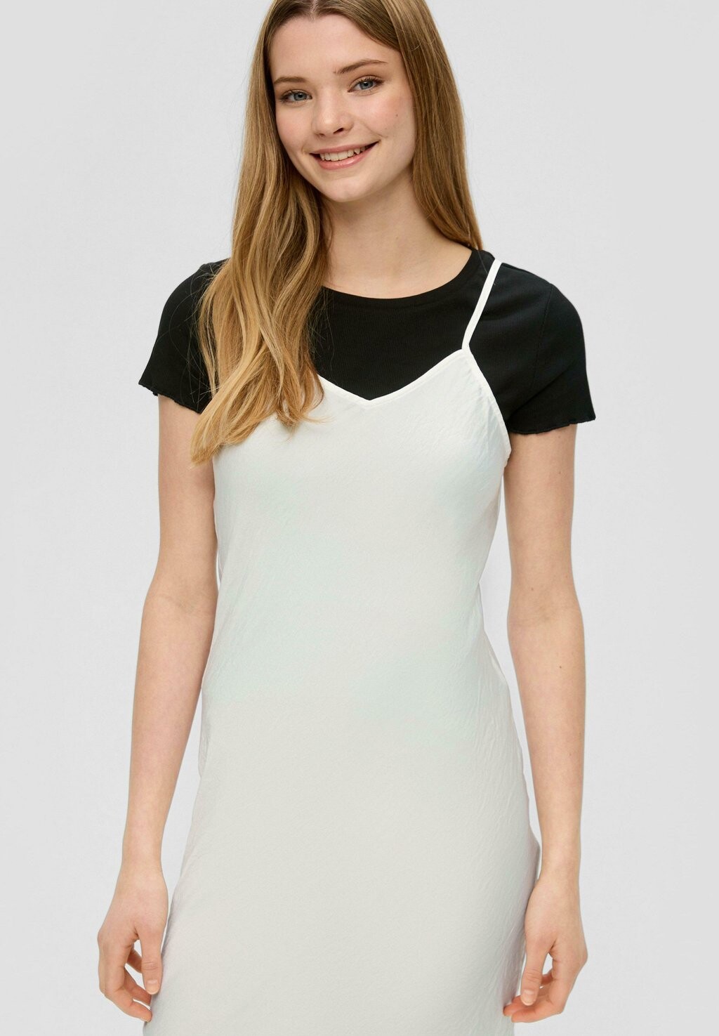 Дневное платье FLIESSENDES MIT SPAGHETTI-TRÄGERN QS, кремовый
Дневное платье FLIESSENDES MIT SPAGHETTI-TRÄGERN QS, кремовый