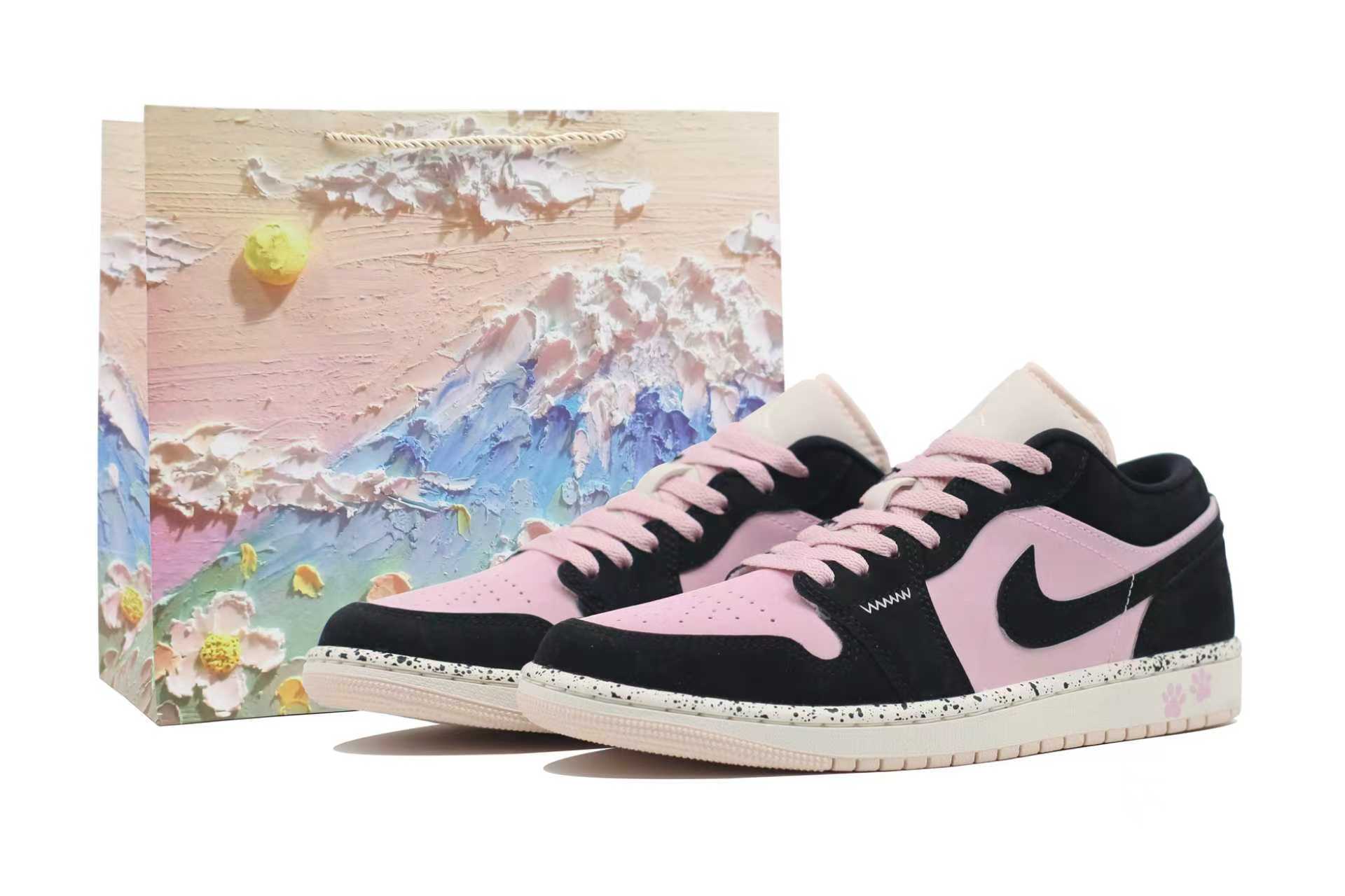 Jordan Air 1 устойчивые к истиранию, дышащие, легкие низкие кеды в винтажном стиле для баскетбола Unisex черные фиолетовые
Jordan Air 1 устойчивые к истиранию, дышащие, легкие низкие кеды в винтажном стиле для баскетбола Unisex черные фиолетовые