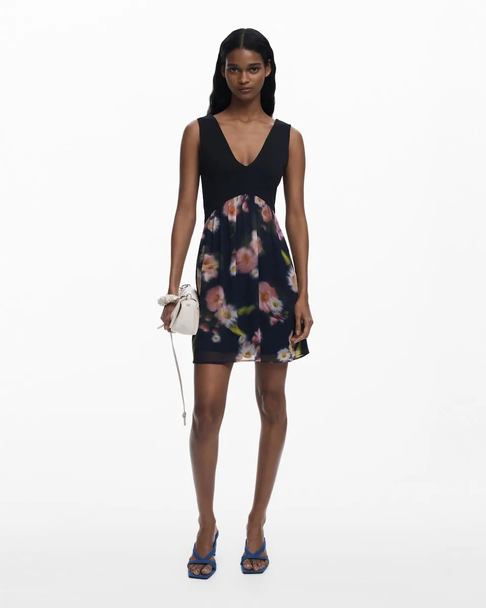 Короткое платье из двух материалов с цветочным узором Desigual, черный
Короткое платье из двух материалов с цветочным узором Desigual, черный