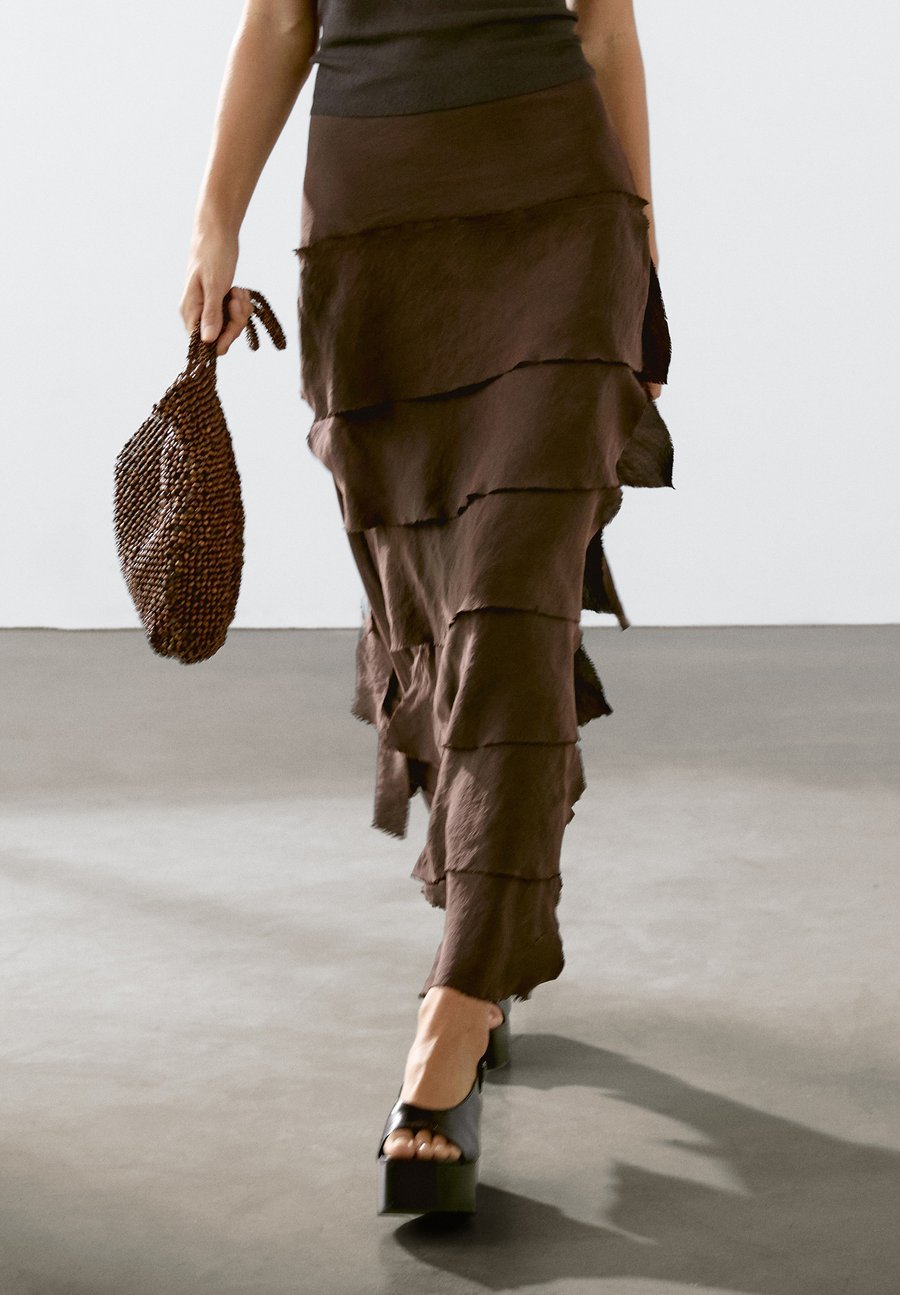Юбка Massimo Dutti MIDI WITH RUFFLE DETAIL, Dark Brown
Юбка Massimo Dutti MIDI WITH RUFFLE DETAIL, Dark Brown