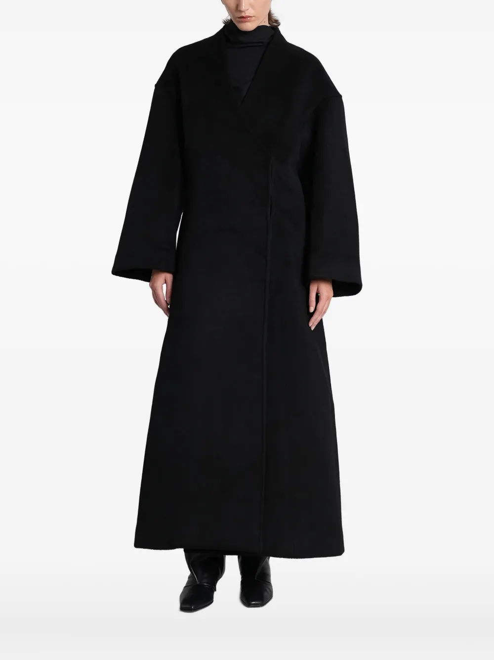 Двубортное пальто с запахом ENTIRE STUDIOS, черный
Двубортное пальто с запахом ENTIRE STUDIOS, черный