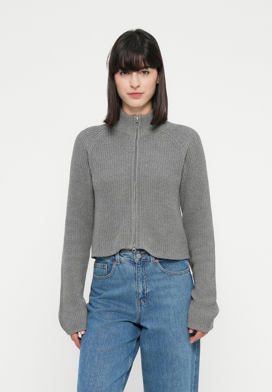 Кардиган Noisy May NMDARA ZIP CARDIGAN, Medium Grey Melange/Mottled Grey
Кардиган Noisy May NMDARA ZIP CARDIGAN, Medium Grey Melange/Mottled Grey