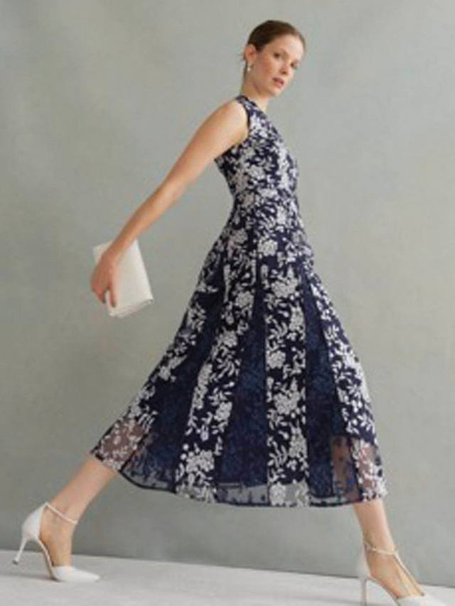 Платье с цветочным узором quin Hobbs, цвет Midnight/Ivory
Платье с цветочным узором quin Hobbs, цвет Midnight/Ivory