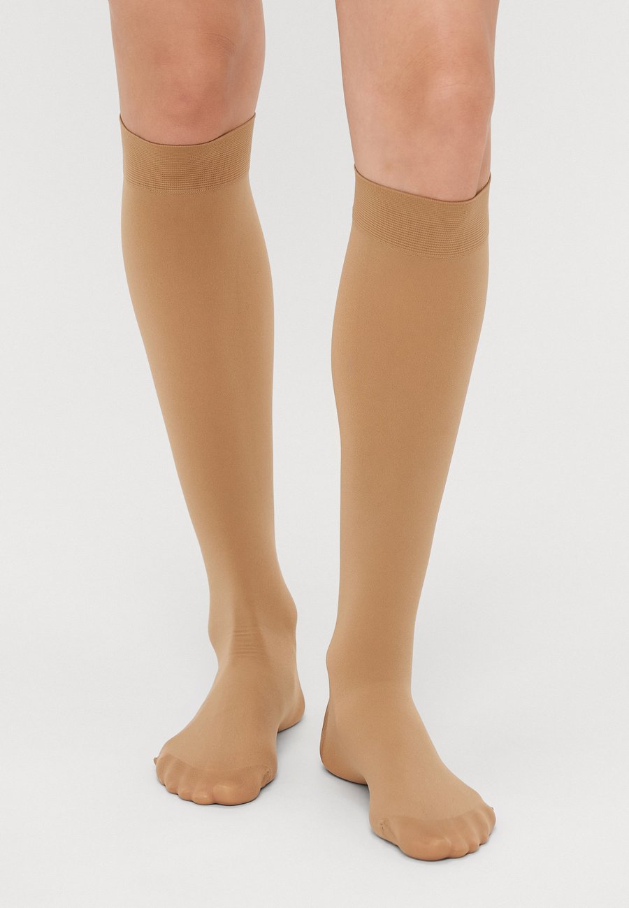 Носки FALKE Lufthansa Energize 50 Denier semi-opaque, Powder/Nude
Носки FALKE Lufthansa Energize 50 Denier semi-opaque, Powder/Nude