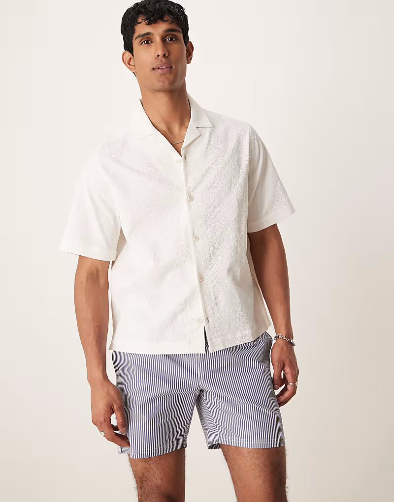 Рубашка свободного кроя Revere из сирсакера ASOS DESIGN белого цвета 
Рубашка свободного кроя Revere из сирсакера ASOS DESIGN белого цвета