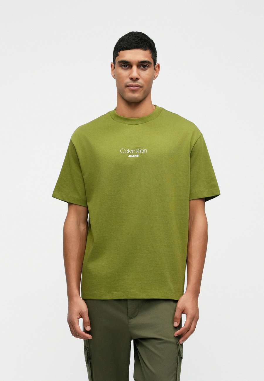 Футболка Calvin Klein Jeans GRAPHIC TEE, Rosemary/Olive, Розовый, Футболка Calvin Klein Jeans GRAPHIC TEE, Rosemary/Olive
Футболка Calvin Klein Jeans GRAPHIC TEE, Rosemary/Olive, Розовый, Футболка Calvin Klein Jeans GRAPHIC TEE, Rosemary/Olive
