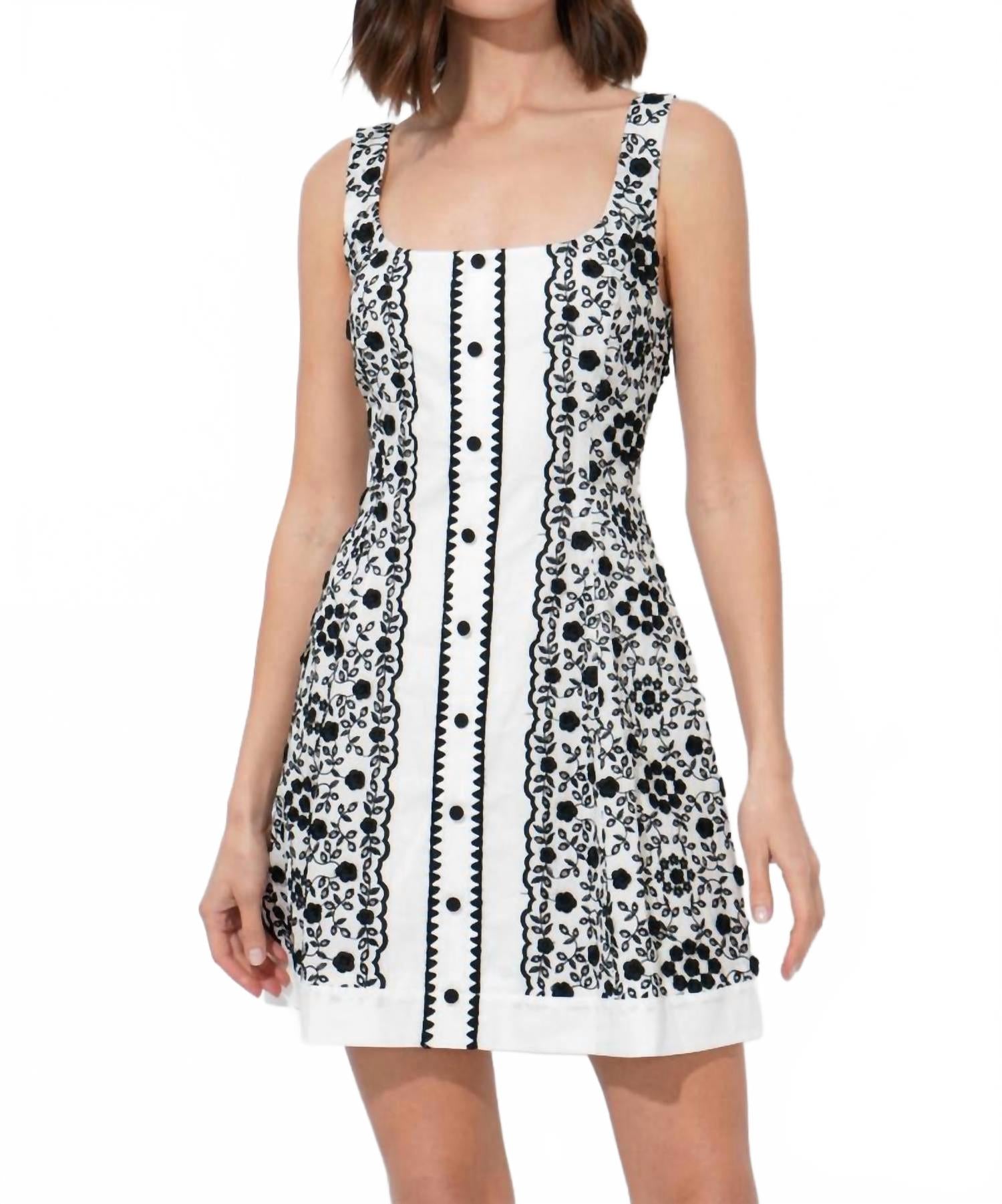 Kya Мини-платье с цветочной вышивкой в черно-белом цвете Adelyn rae 
Kya Мини-платье с цветочной вышивкой в черно-белом цвете Adelyn rae