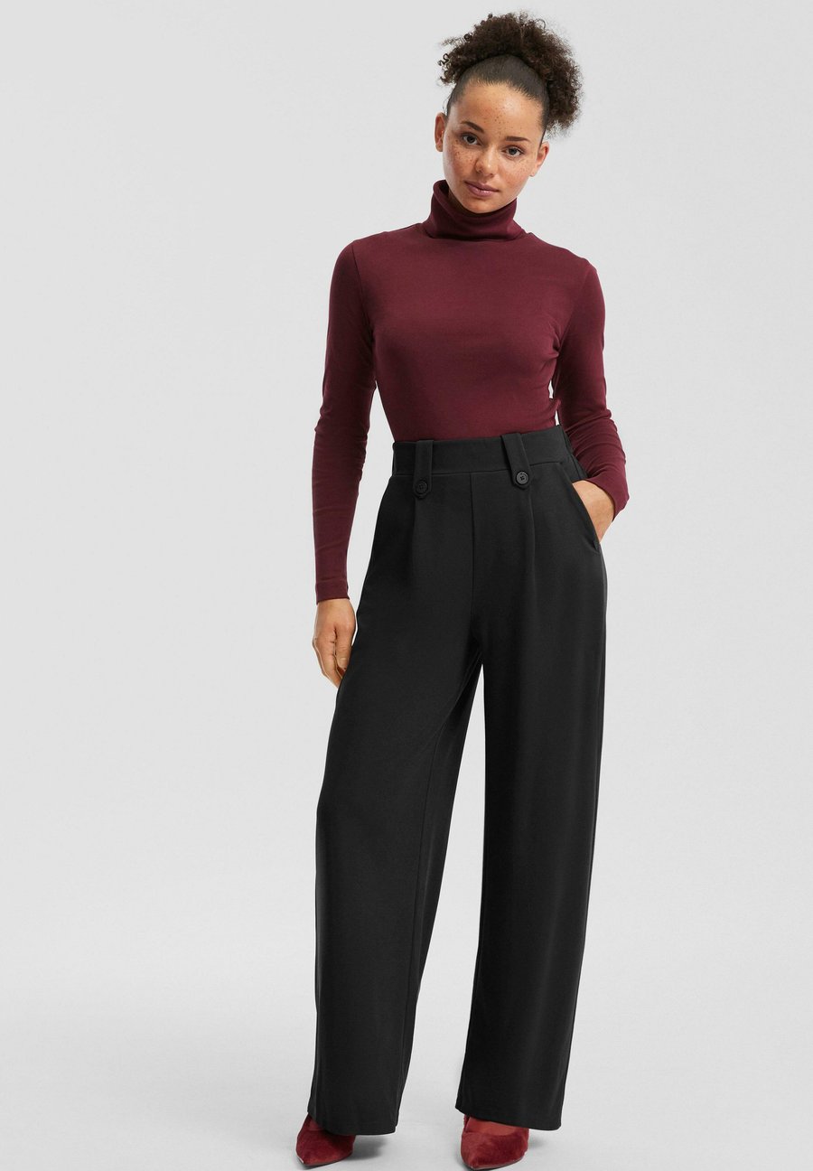 Брюки QS WIDE, Schwarz/Black
Брюки QS WIDE, Schwarz/Black