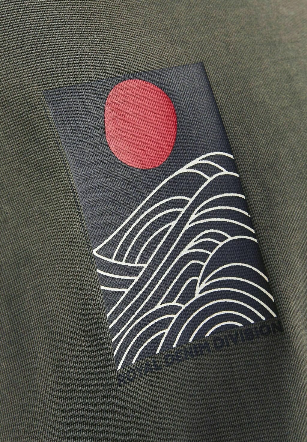 Футболка с принтом R.D.D. ROYAL DENIM DIVISION, темно-зеленый
Футболка с принтом R.D.D. ROYAL DENIM DIVISION, темно-зеленый