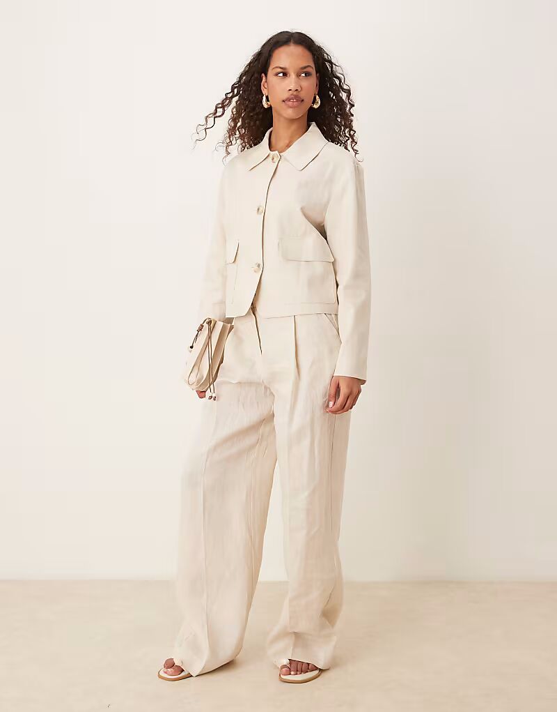 Широкие брюки Mango из льна со складкой спереди, цвет «камень»
Широкие брюки Mango из льна со складкой спереди, цвет «камень»