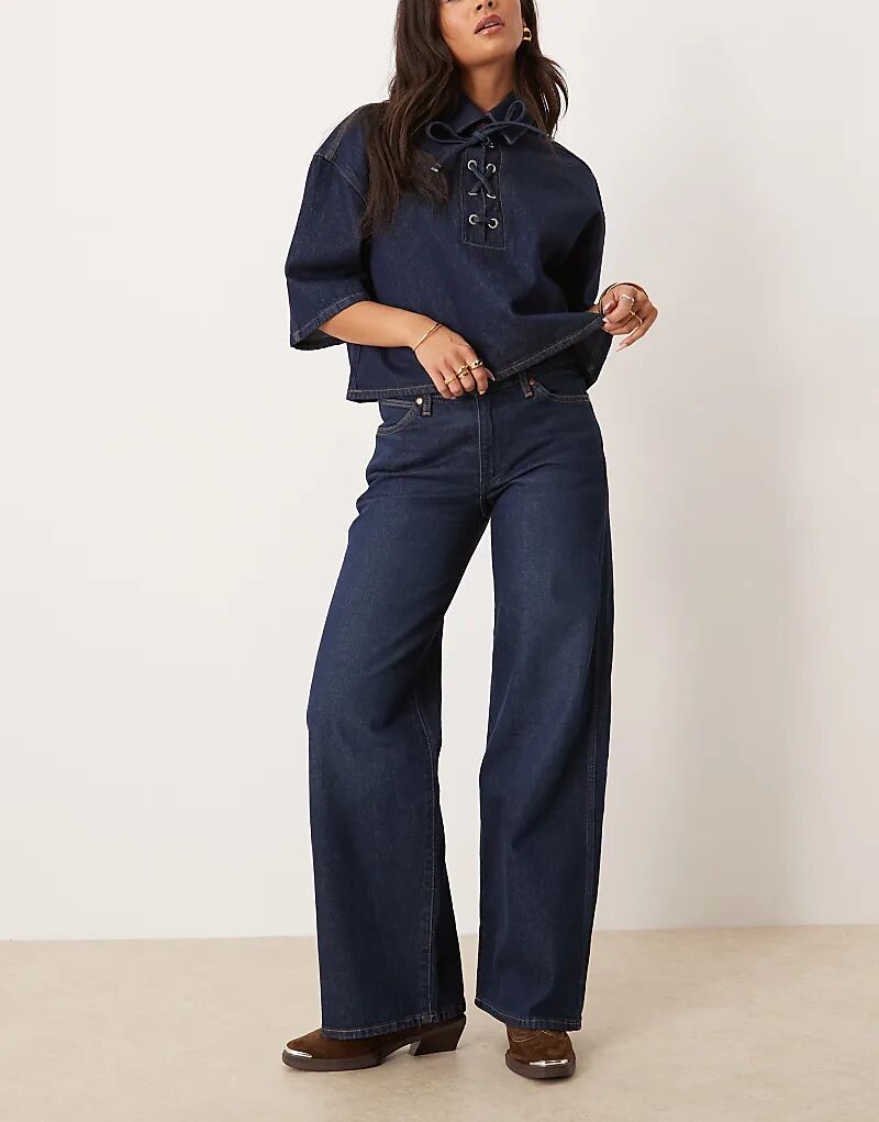 Джинсы Wrangler Wide Leg в цвете «выбеленный темно-синий»
Джинсы Wrangler Wide Leg в цвете «выбеленный темно-синий»