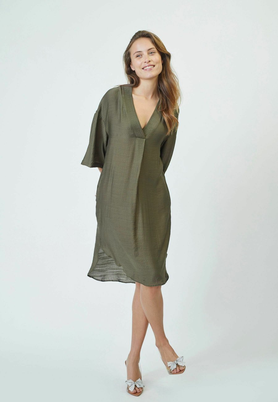 Платье Co'couture CARYNCC PLEAT TUNIC DRESS, Army/Green
Платье Co'couture CARYNCC PLEAT TUNIC DRESS, Army/Green