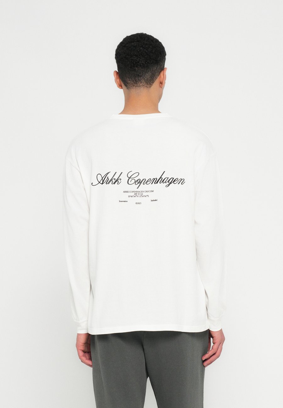 Топ ARKK Copenhagen LONG SLEEVE UNISEX, Off White/Off-White
Топ ARKK Copenhagen LONG SLEEVE UNISEX, Off White/Off-White