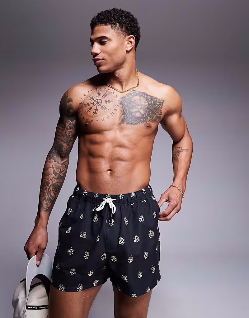 Короткие шорты для плавания ASOS DESIGN с принтом в виде морских водорослей черного цвета
Короткие шорты для плавания ASOS DESIGN с принтом в виде морских водорослей черного цвета