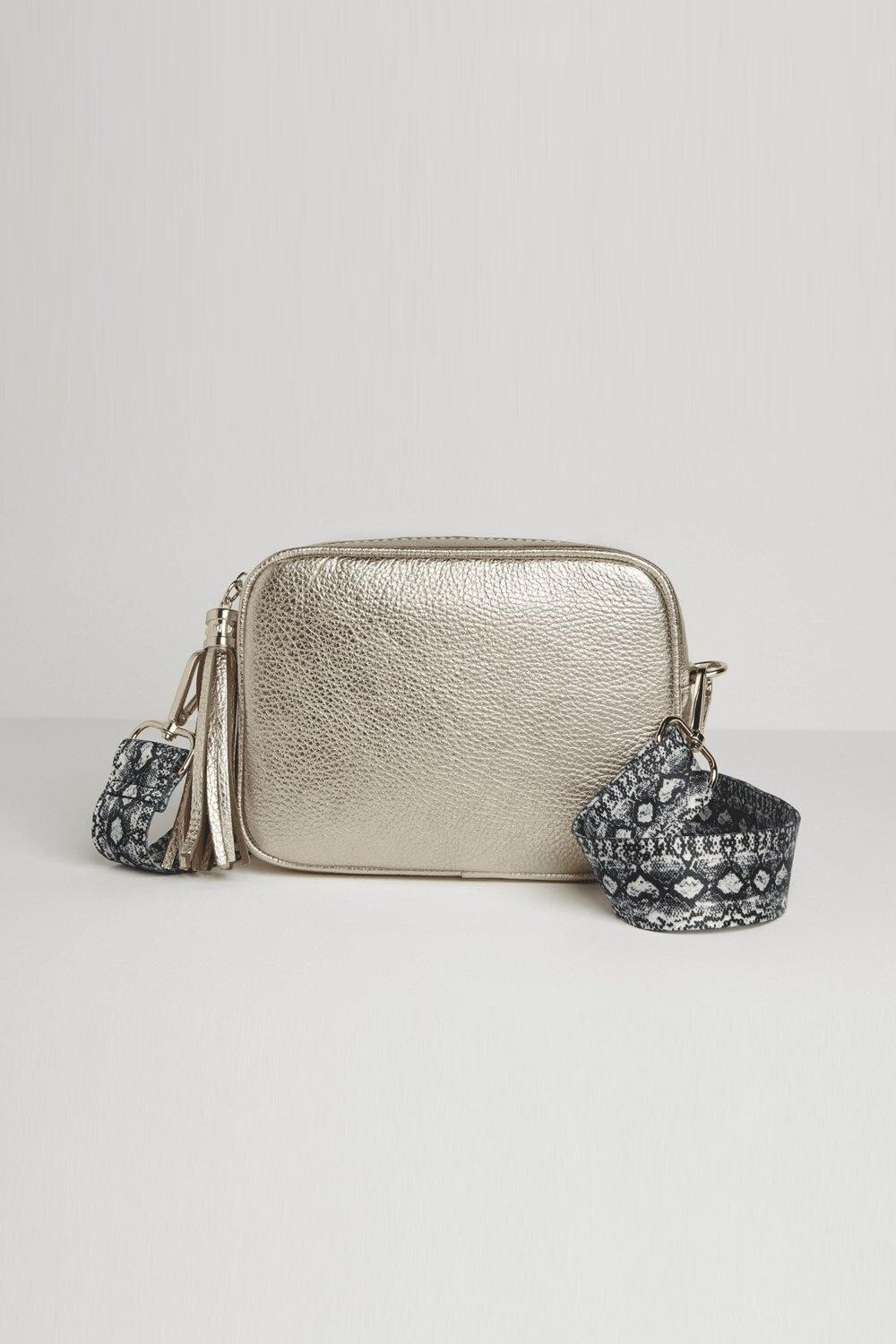 Сумка через плечо 'Verona' с кисточкой и ремешком со змеиным принтом Betsy & Floss, золото, Золотой, Сумка через плечо 'Verona' с кисточкой и ремешком со змеиным принтом Betsy & Floss, золото
Сумка через плечо 'Verona' с кисточкой и ремешком со змеиным принтом Betsy & Floss, золото, Золотой, Сумка через плечо 'Verona' с кисточкой и ремешком со змеиным принтом Betsy & Floss, золото