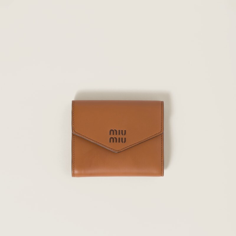 Маленький кожаный кошелек Miu Miu, коричневый
Маленький кожаный кошелек Miu Miu, коричневый