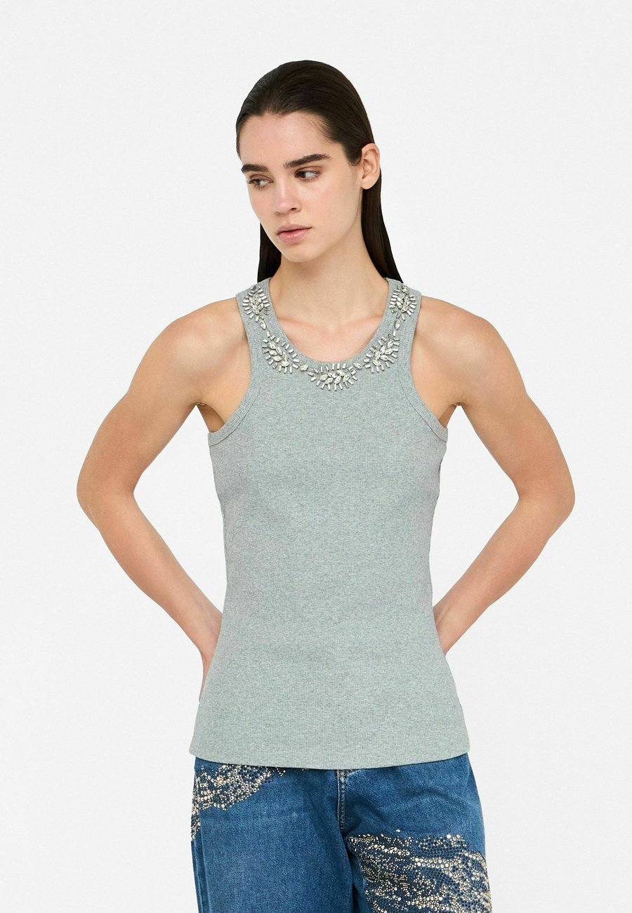 Топ LIU JO WITH BEJEWELLED APPLIQUÉS, Grey/Grey
Топ LIU JO WITH BEJEWELLED APPLIQUÉS, Grey/Grey