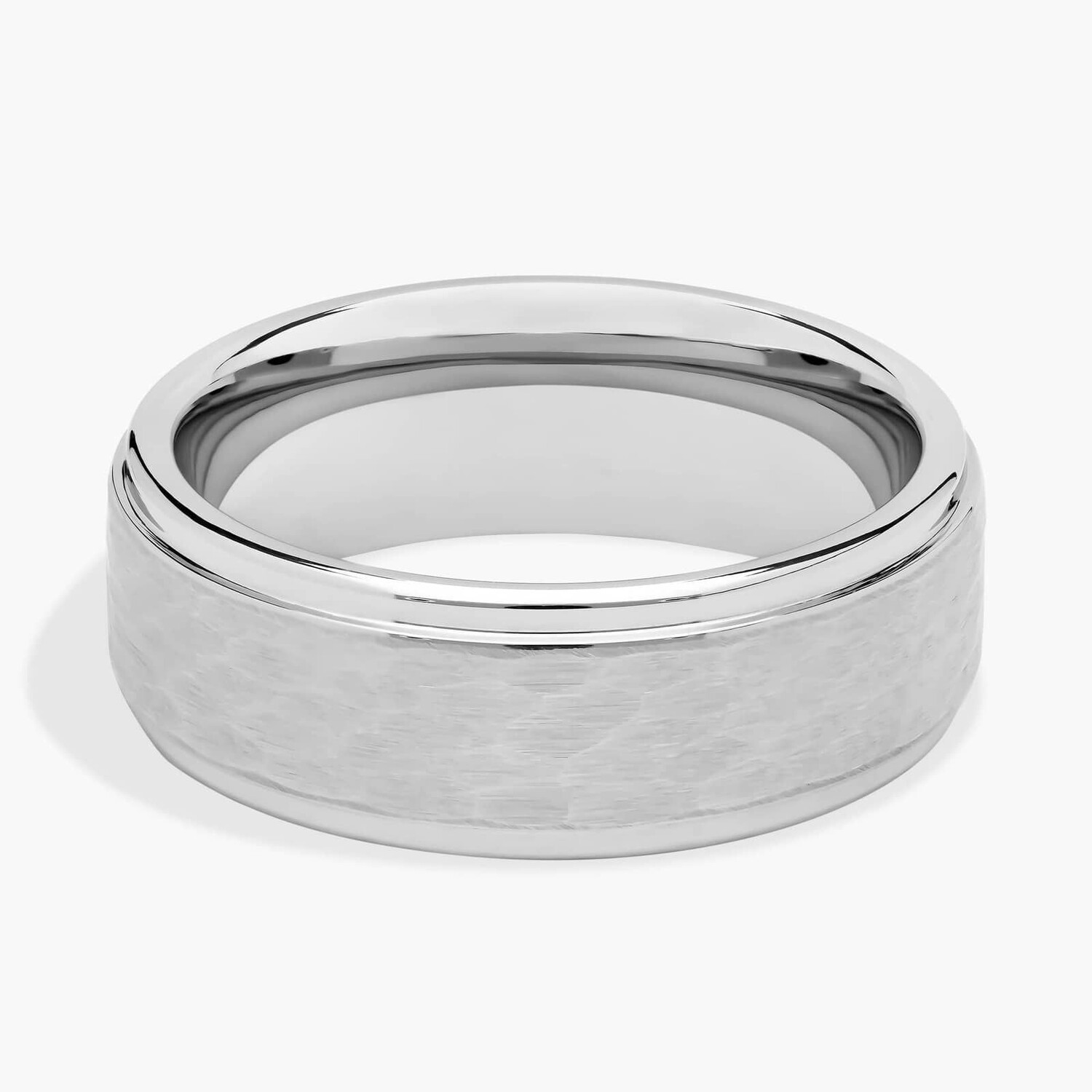 Обручальное кольцо Comfort Fit с матовой чеканкой из белого карбида вольфрама (8 мм) Blue Nile