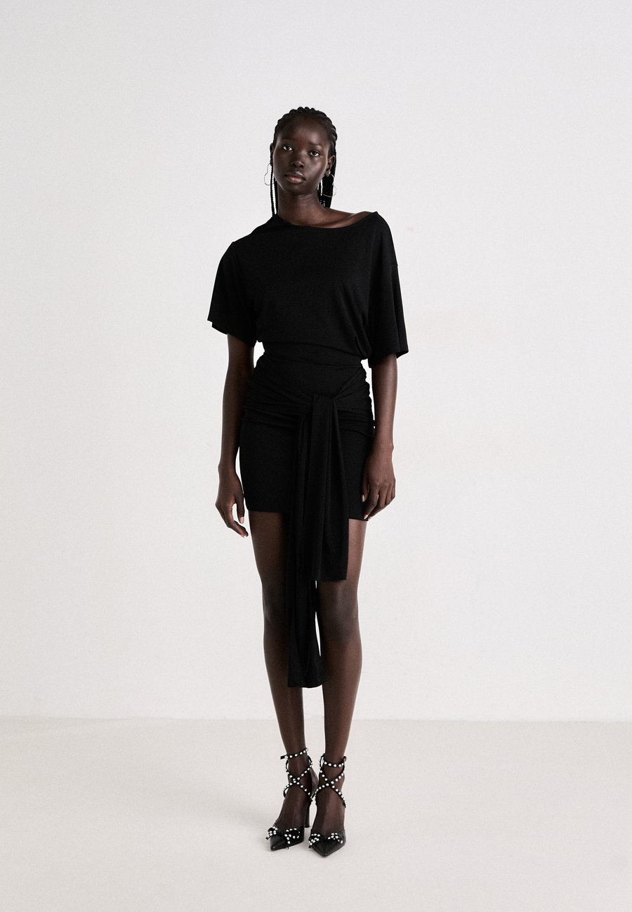 Платье Gina Tricot TIE SHORTSLEEVE DRESS, Black
Платье Gina Tricot TIE SHORTSLEEVE DRESS, Black