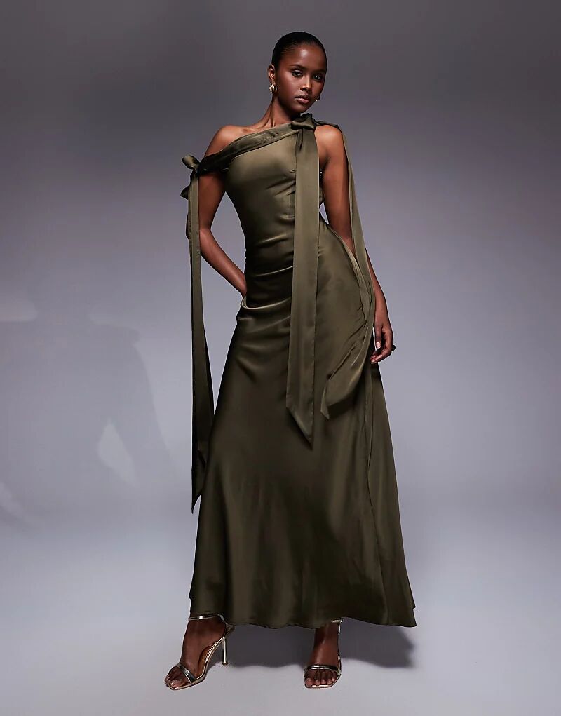 Платье макси TFNC со спущенными плечами и завязками из оливкового атласа
Платье макси TFNC со спущенными плечами и завязками из оливкового атласа