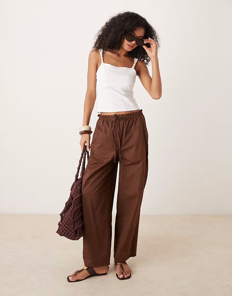 Брюки с завязкой на талии из хлопка Mango коричневого цвета
Брюки с завязкой на талии из хлопка Mango коричневого цвета