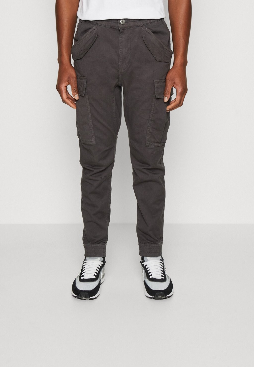 Брюки-карго AIRMAN PANT Alpha Industries, цвет vintage grey
Брюки-карго AIRMAN PANT Alpha Industries, цвет vintage grey