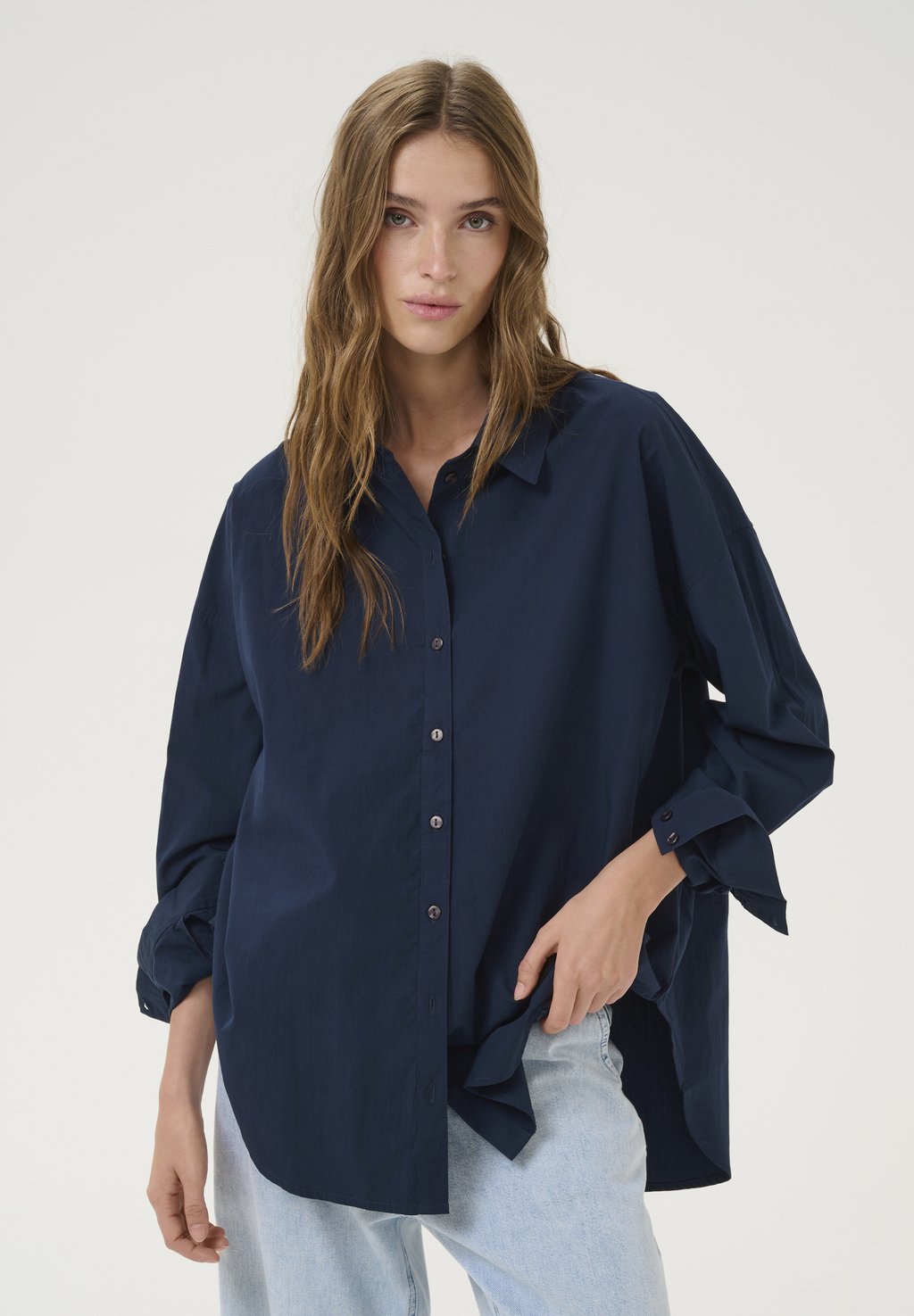 Рубашка SUNNA BOXY My Essential Wardrobe, темно-синий
Рубашка SUNNA BOXY My Essential Wardrobe, темно-синий
