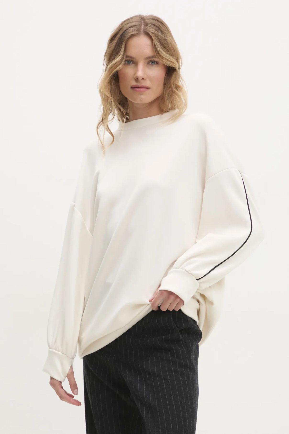 Толстовка Answear Lab, бежевый
Толстовка Answear Lab, бежевый