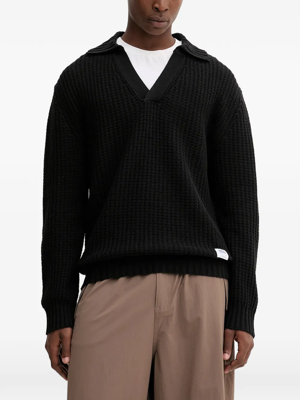Свитер с V-образным вырезом Hugo, черный
Свитер с V-образным вырезом Hugo, черный