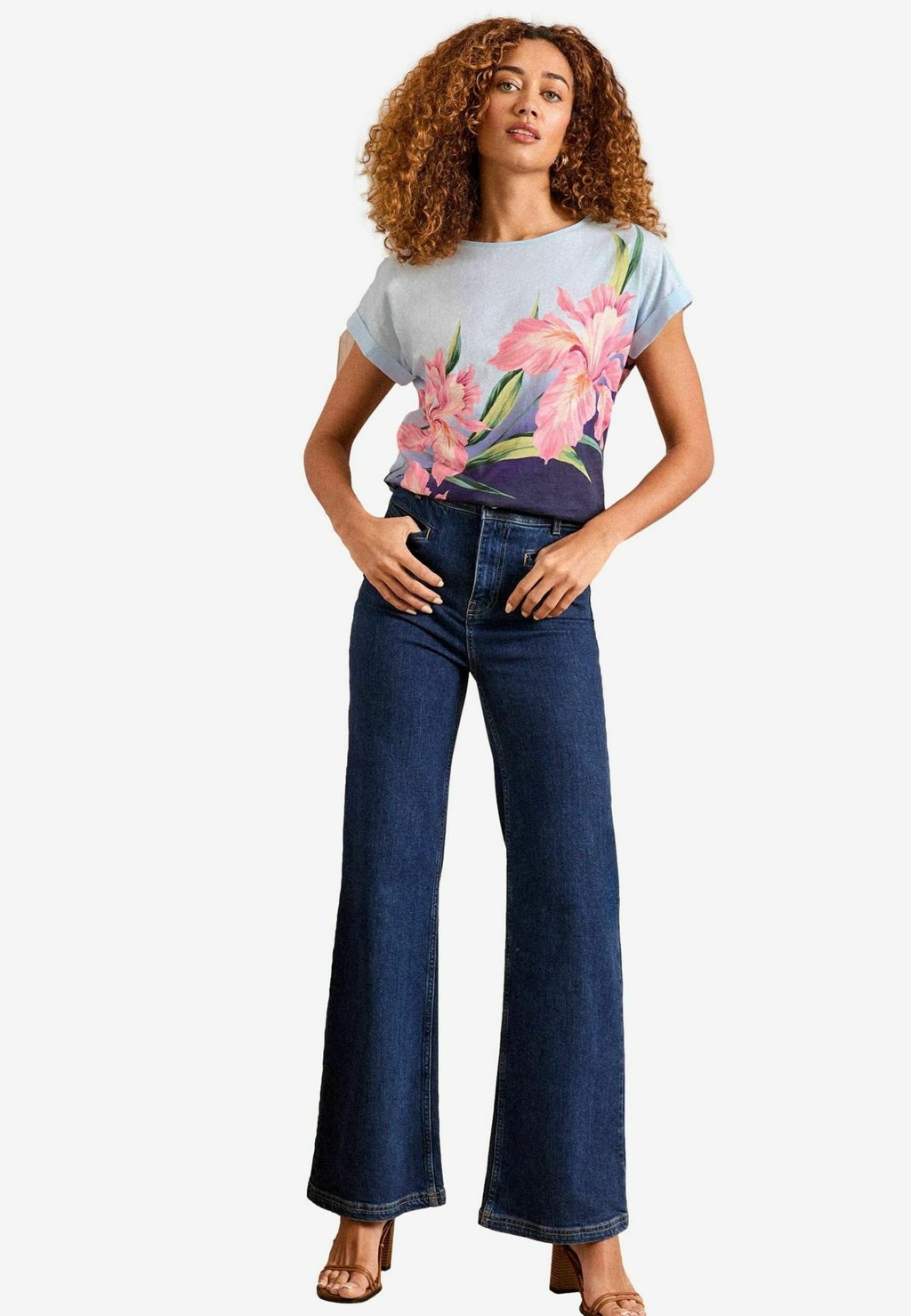 Футболка с принтом REGULAR FIT Love & Roses, синий
Футболка с принтом REGULAR FIT Love & Roses, синий