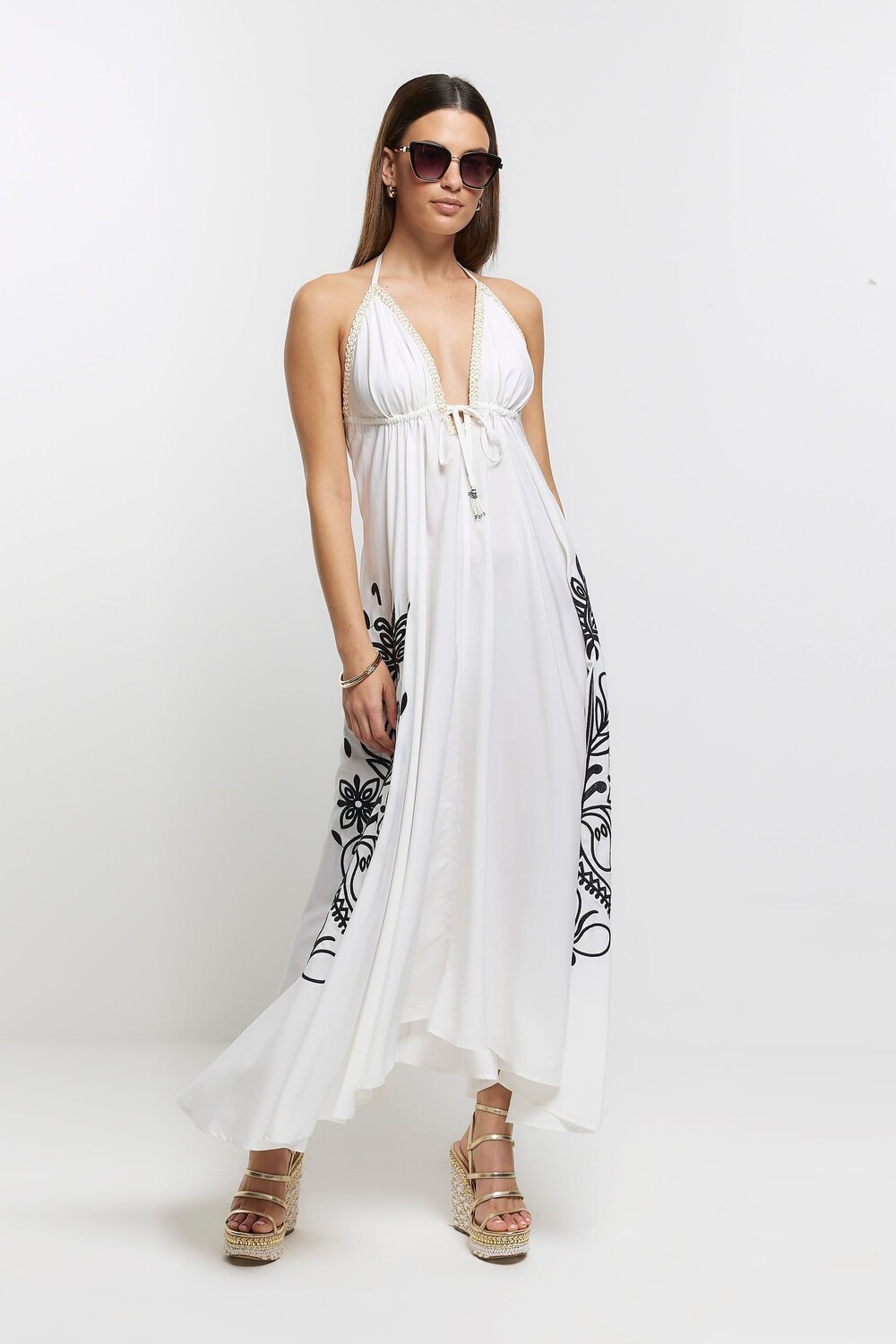 Длинное платье с вышивкой и глубоким вырезом River Island, бежевый
Длинное платье с вышивкой и глубоким вырезом River Island, бежевый