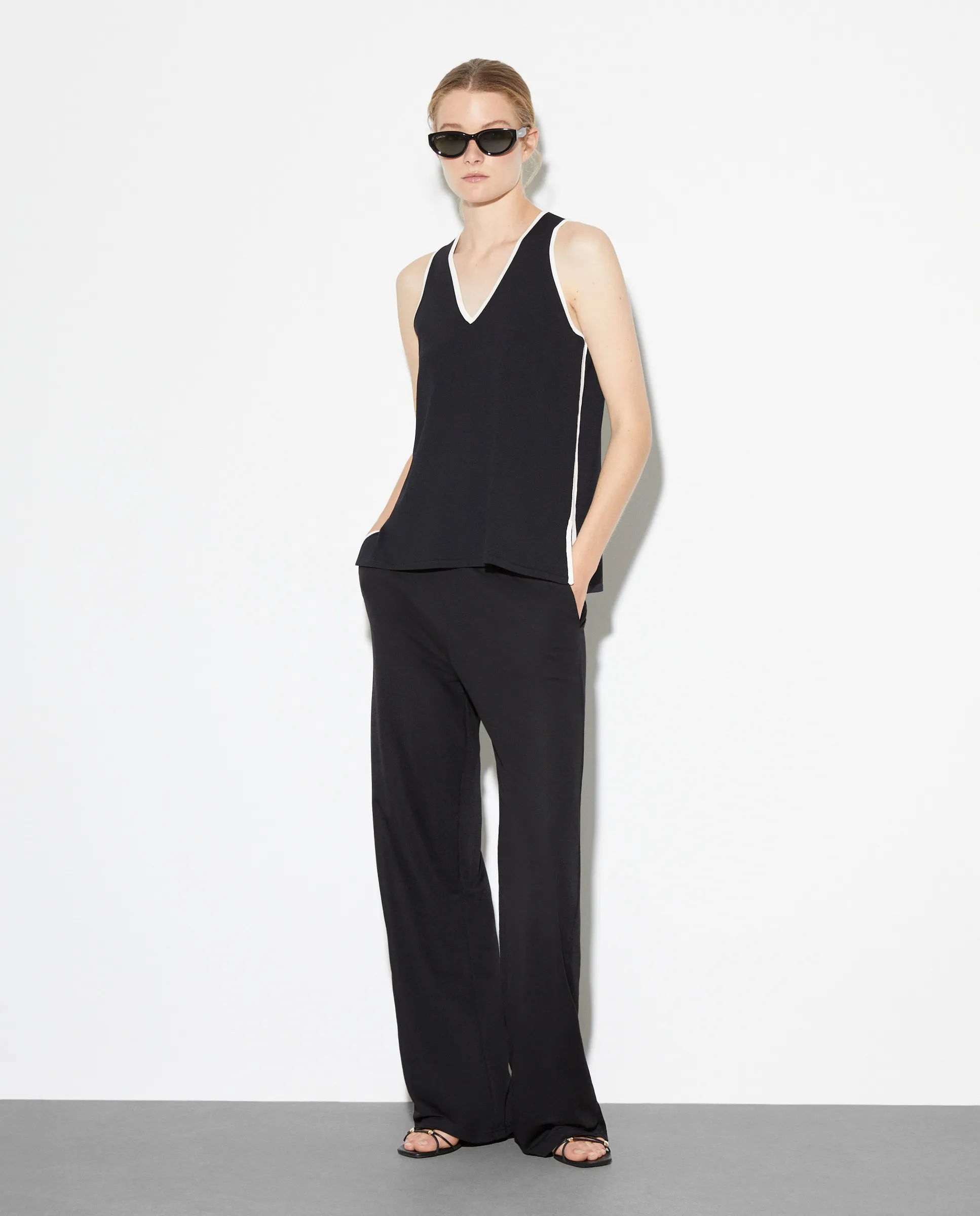 Женские прямые брюки из гладкого трикотажа Woman El Corte Inglés, черный
Женские прямые брюки из гладкого трикотажа Woman El Corte Inglés, черный