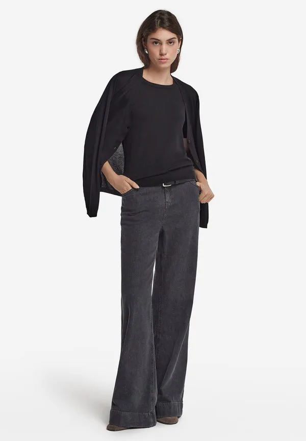 Ультратонкая базовая футболка с круглым вырезом Falconeri, Black, Черный, Ультратонкая базовая футболка с круглым вырезом Falconeri, Black
Ультратонкая базовая футболка с круглым вырезом Falconeri, Black, Черный, Ультратонкая базовая футболка с круглым вырезом Falconeri, Black